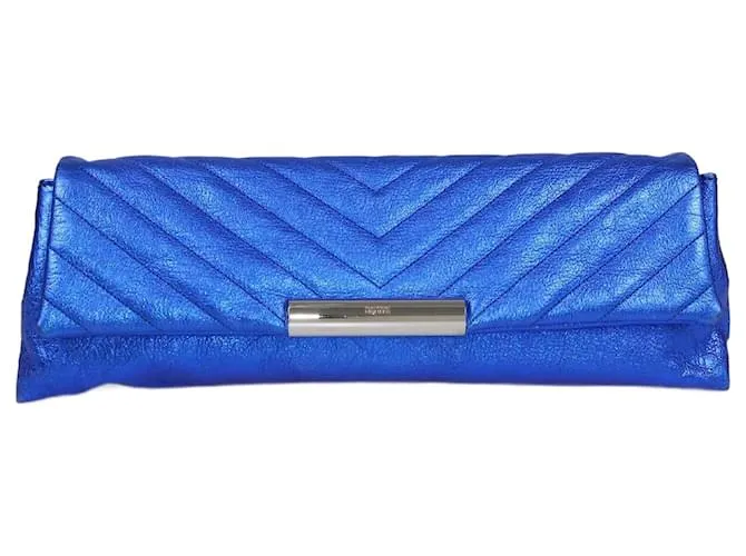 Clutch largo en chevron metálico azul Alexander McQueen 