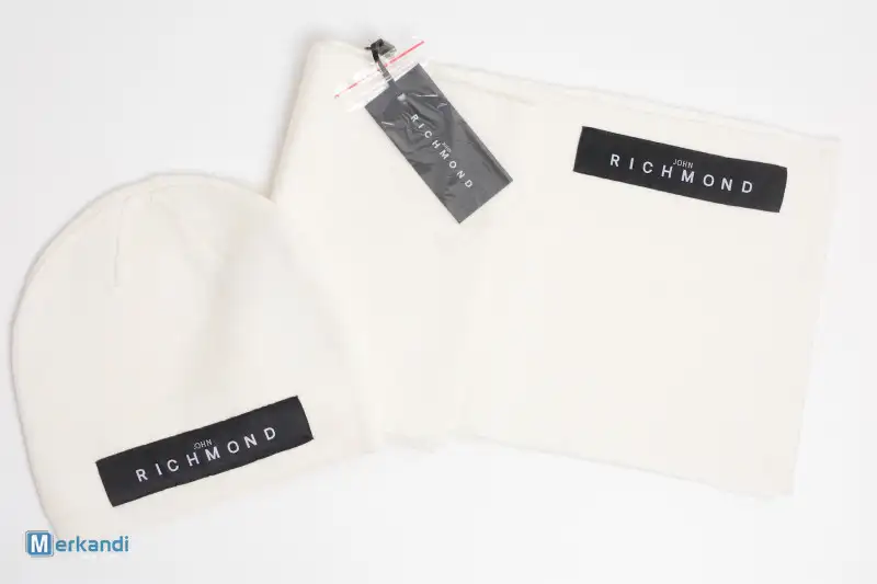 CONJUNTO JOHN RICHMOND (BUFANDA + GORRA)