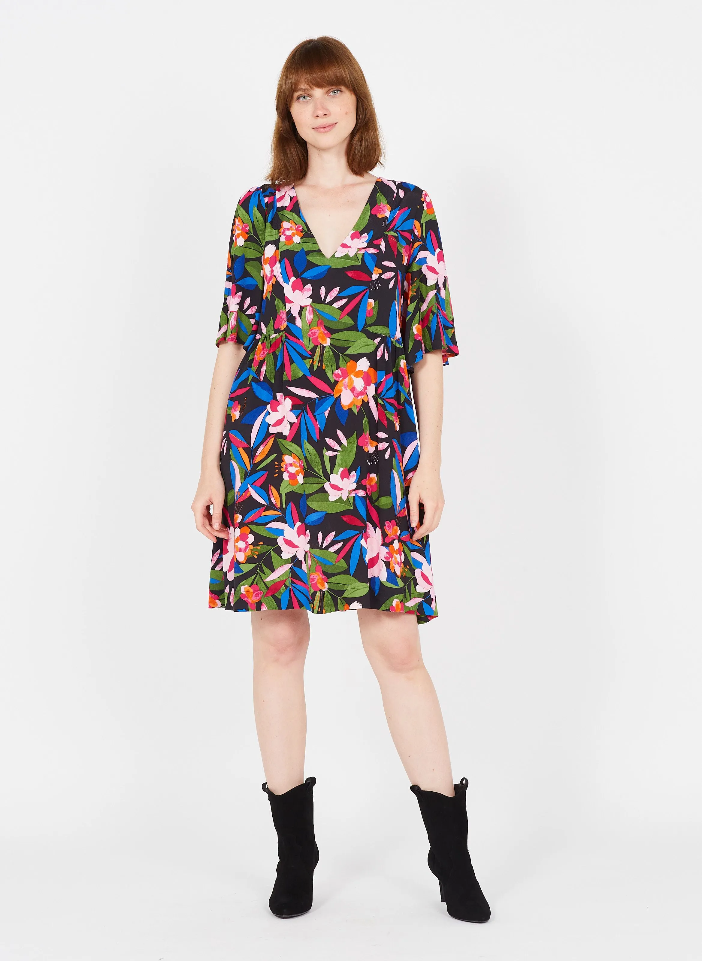 GRACIAS - Vestido corto con estampado de flores y cuello de pico en negro