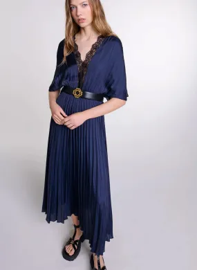 Vestido con cuello de pico en azul